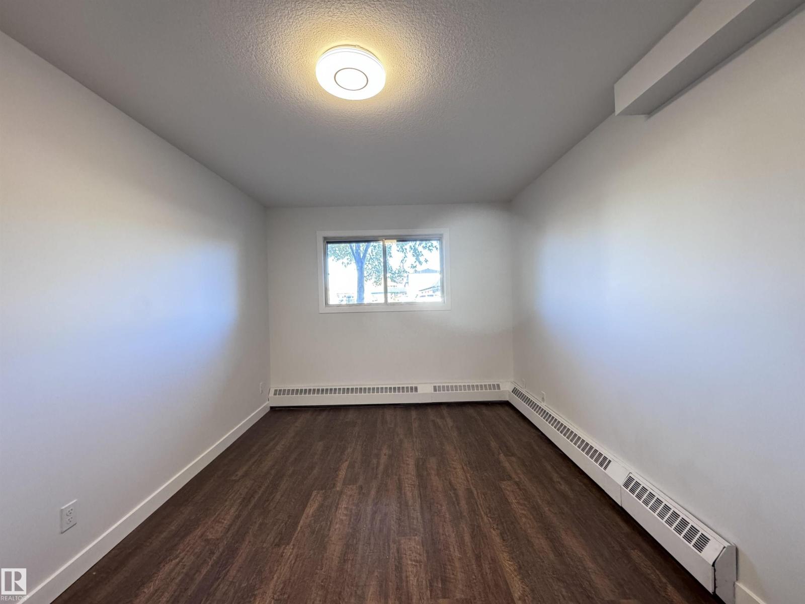Photo 15 of 103 10511 19 Av Nw, Edmonton AB