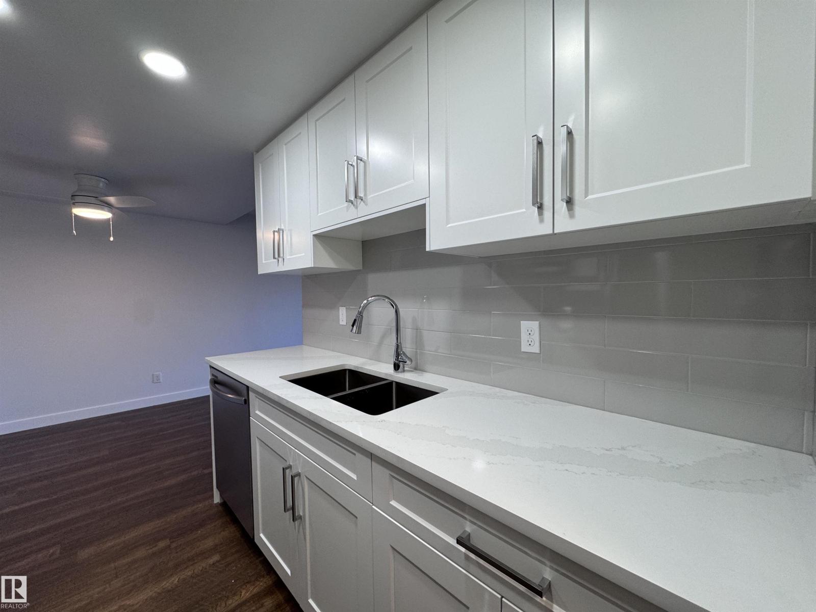 Photo 5 of 103 10511 19 Av Nw, Edmonton AB
