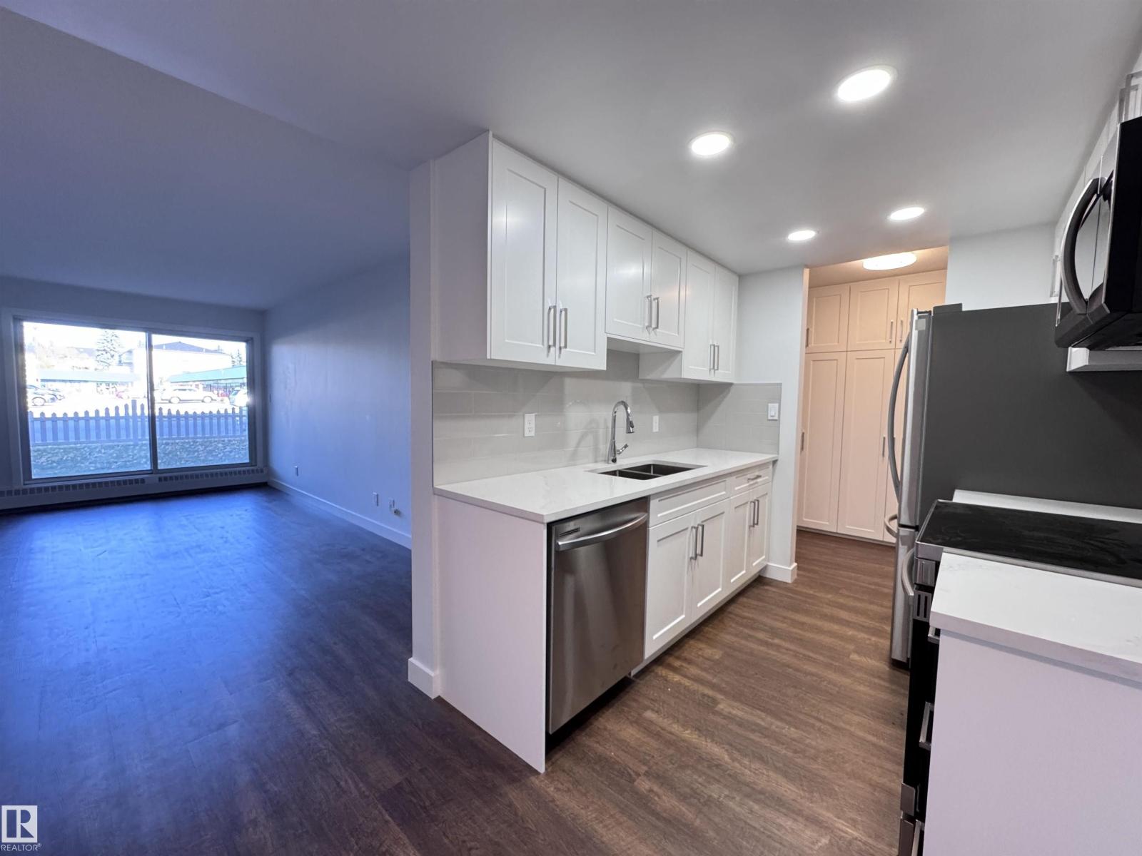 Photo 6 of 103 10511 19 Av Nw, Edmonton AB