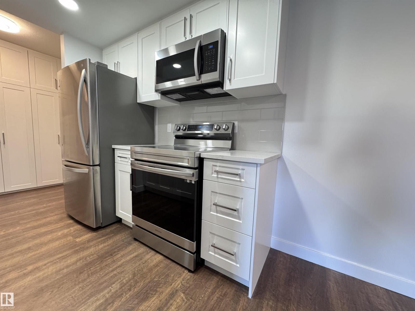 Photo 8 of 103 10511 19 Av Nw, Edmonton AB