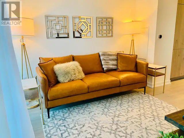 Photo 4 of 3406 1 Yorkville Avenue, Toronto ON