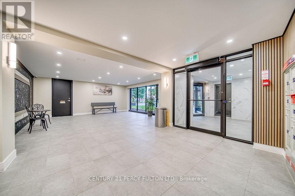 Photo 3 of 101 921 Midland Avenue, Toronto ON
