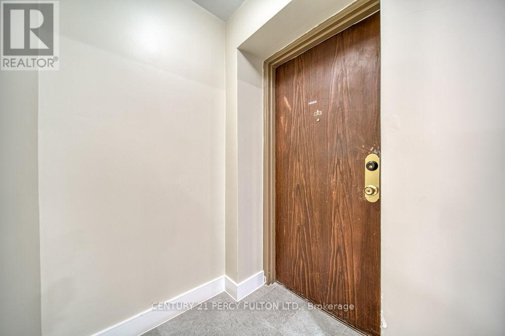 Photo 4 of 101 921 Midland Avenue, Toronto ON