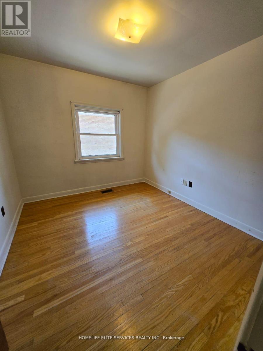 Photo 10 of 28 Delbert Drive, Toronto ON