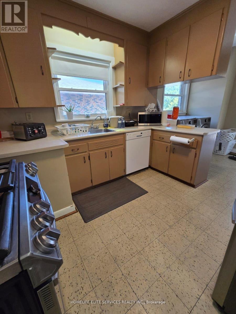 Photo 6 of 28 Delbert Drive, Toronto ON