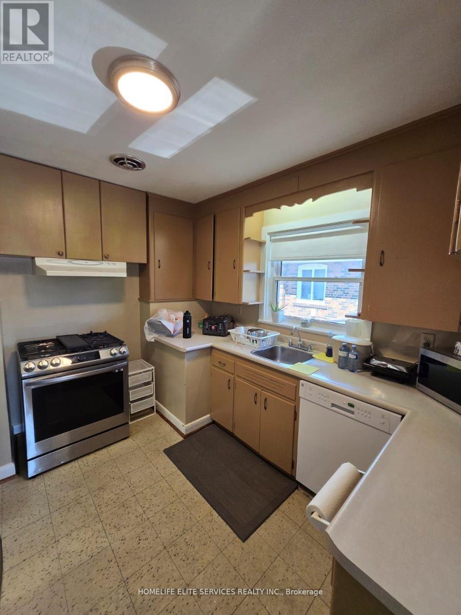 Photo 7 of 28 Delbert Drive, Toronto ON