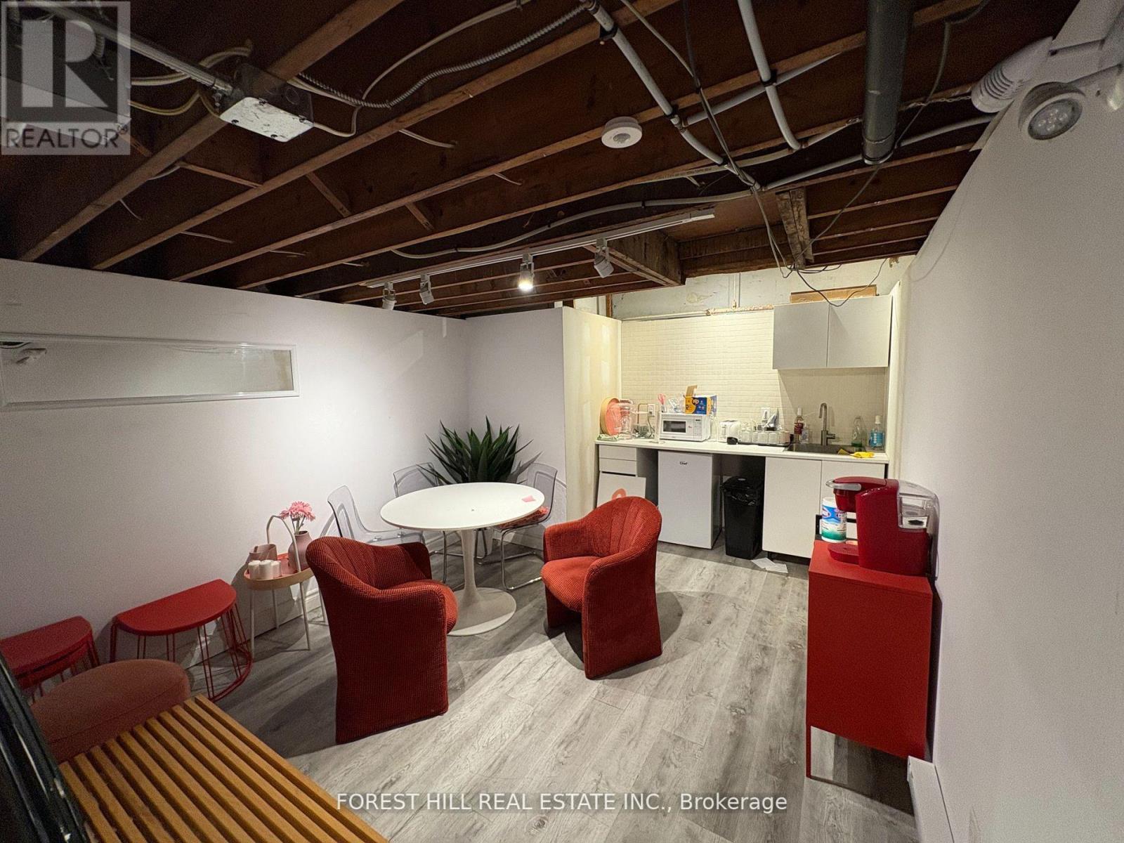 Photo 11 of 724 1 2 Queen Street E, Toronto ON