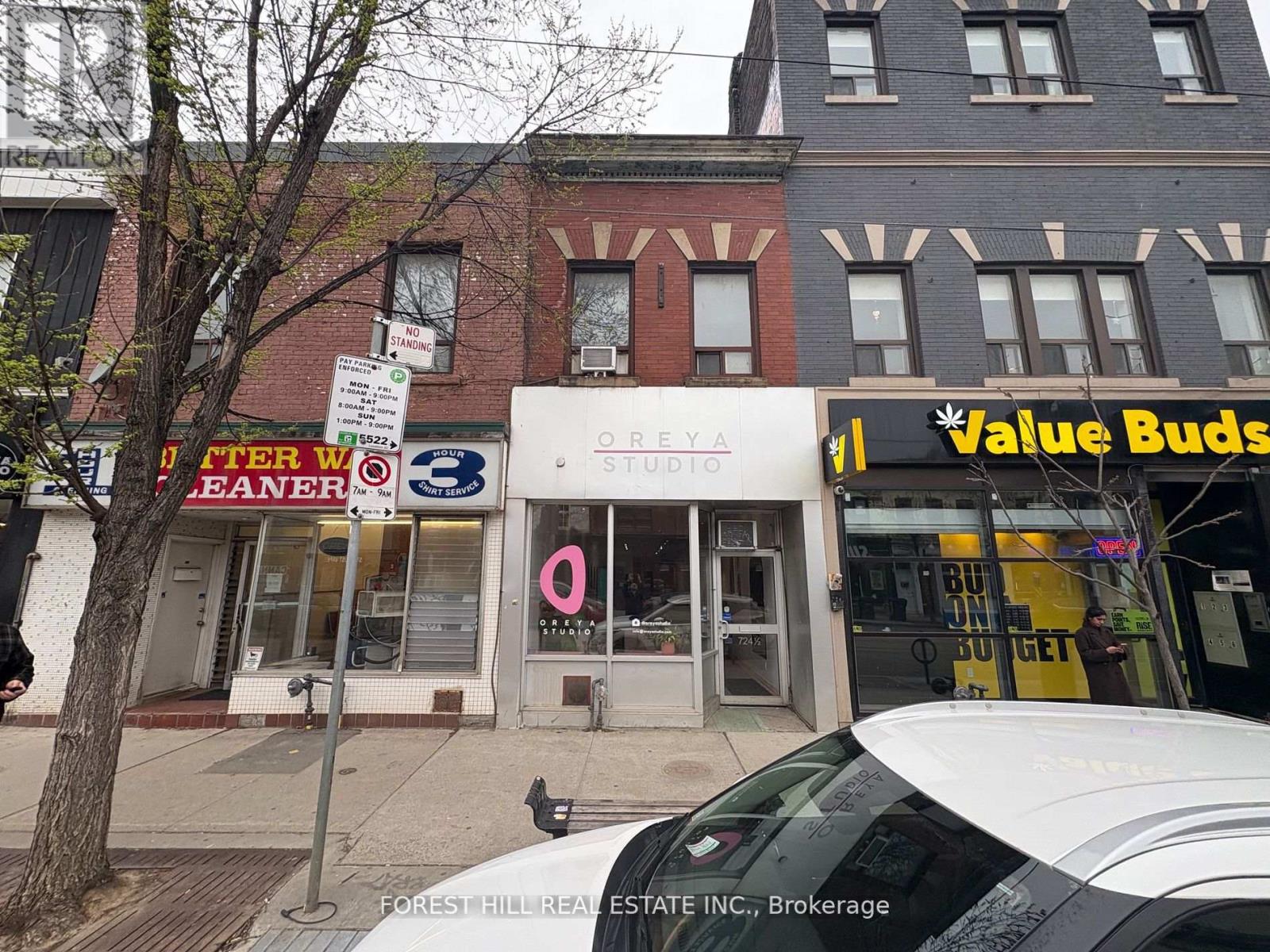 Photo 2 of 724 1 2 Queen Street E, Toronto ON