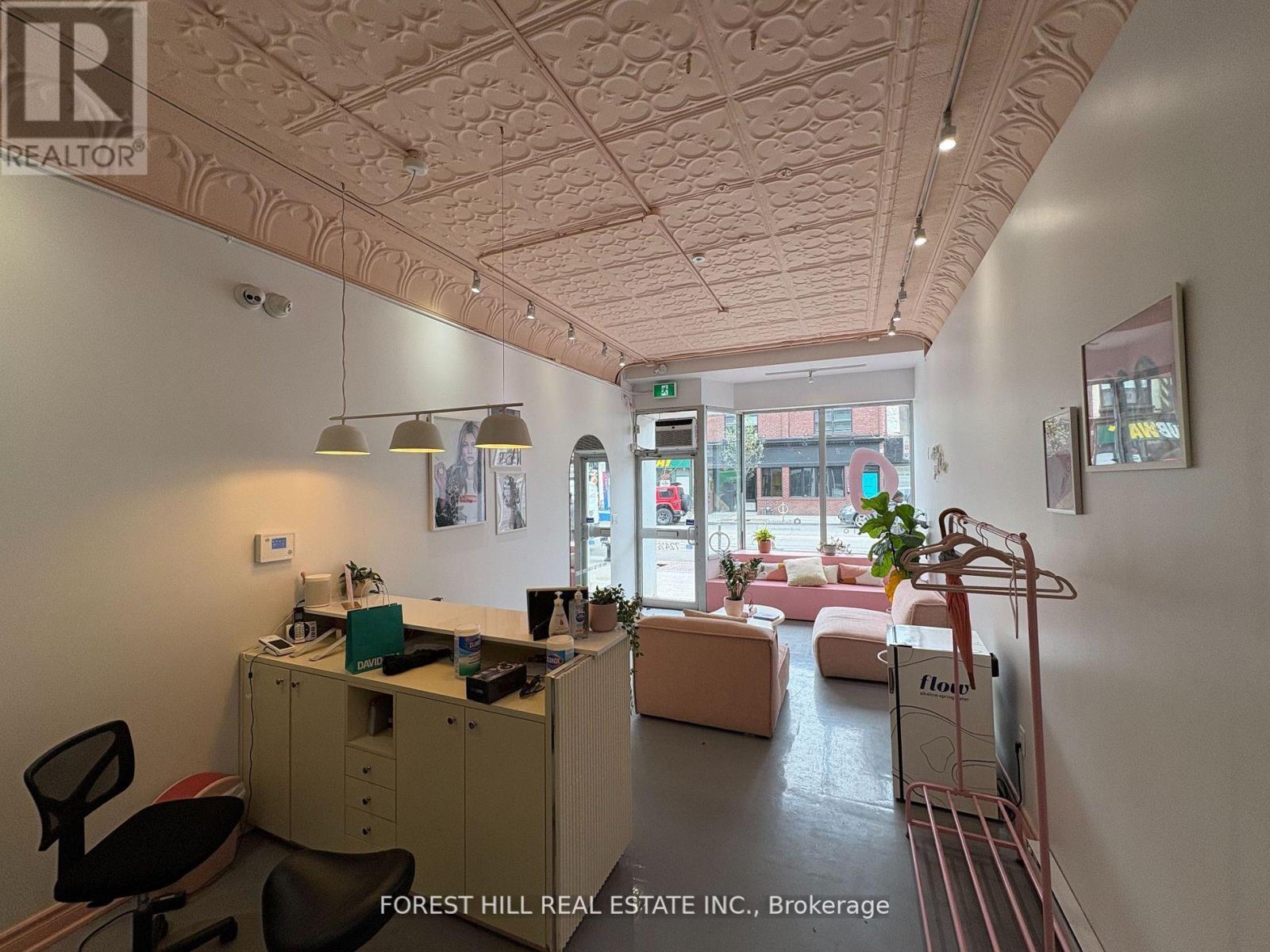 Photo 4 of 724 1 2 Queen Street E, Toronto ON
