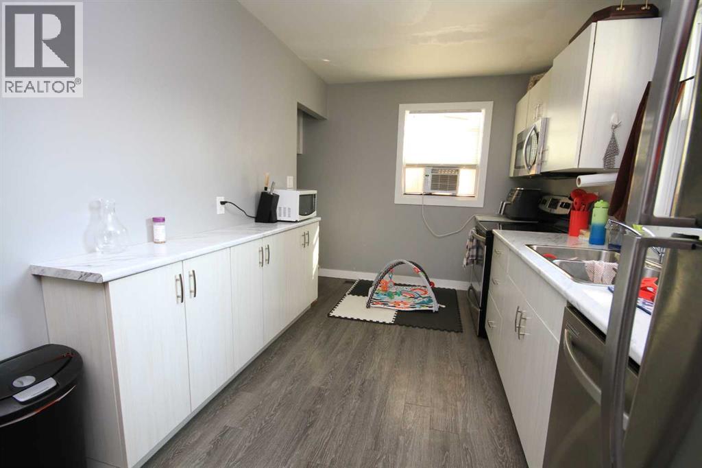 Photo 9 of 5052 44 Avenue, Taber AB