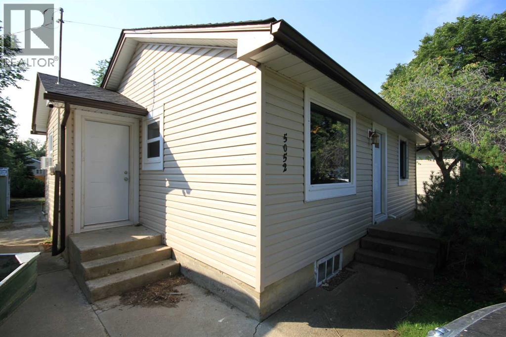 Photo 2 of 5052 44 Avenue, Taber AB