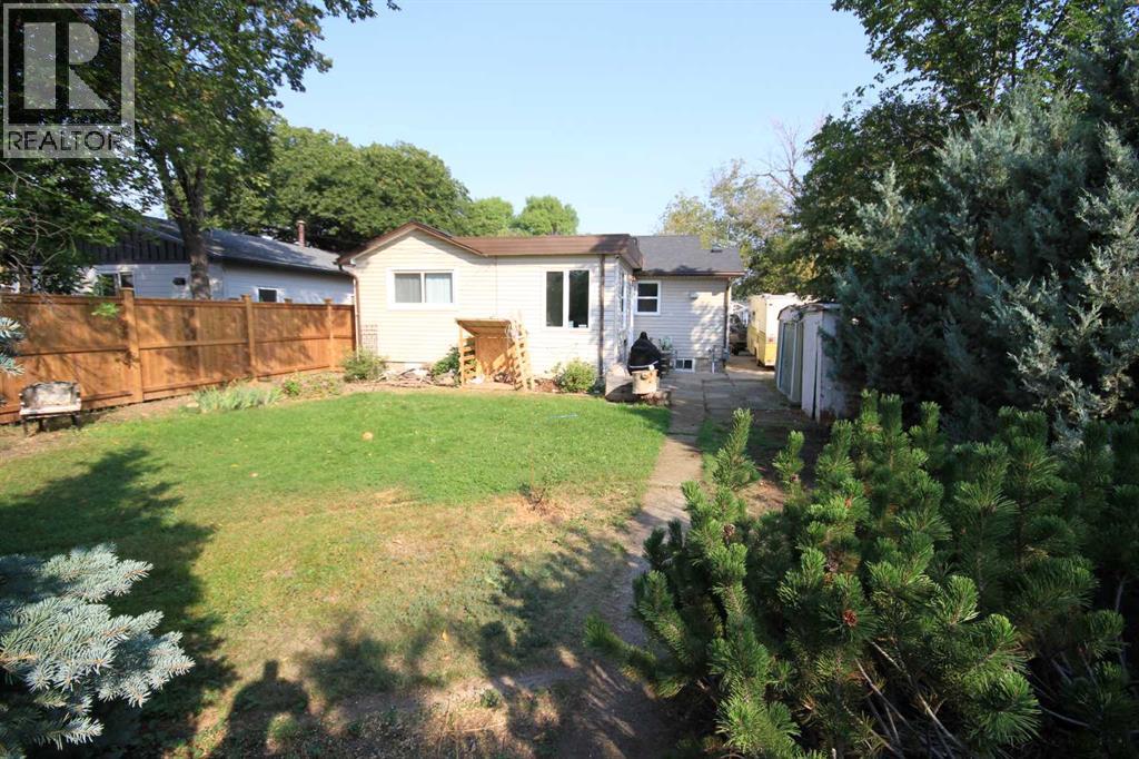Photo 4 of 5052 44 Avenue, Taber AB