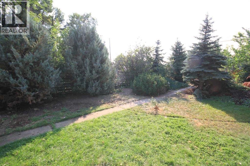 Photo 5 of 5052 44 Avenue, Taber AB