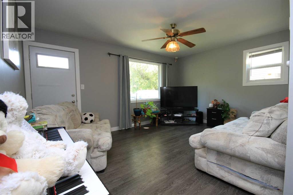 Photo 10 of 5052 44 Avenue, Taber AB