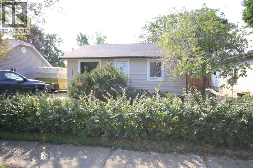 Photo 1 of 5052 44 Avenue, Taber AB