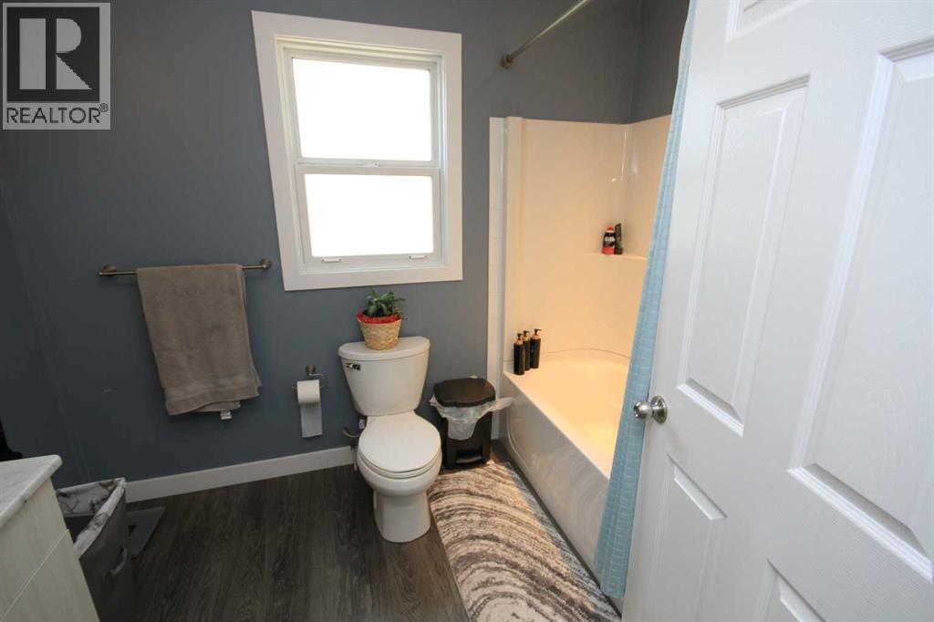 Photo 15 of 5052 44 Avenue, Taber AB