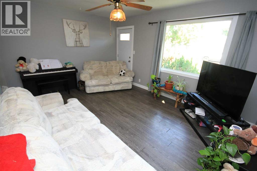 Photo 11 of 5052 44 Avenue, Taber AB