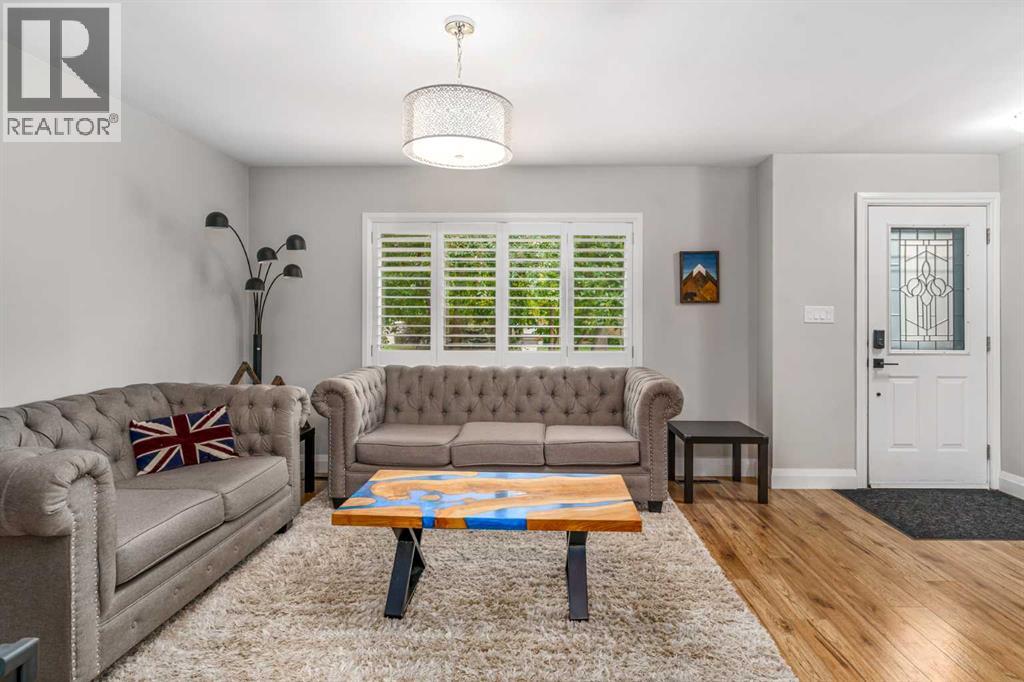 Photo 10 of 92 Baker Crescent Nw, Calgary AB