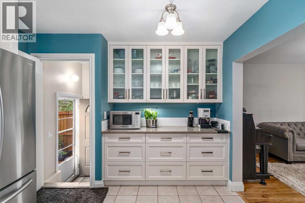 Photo 12 of 92 Baker Crescent Nw, Calgary AB
