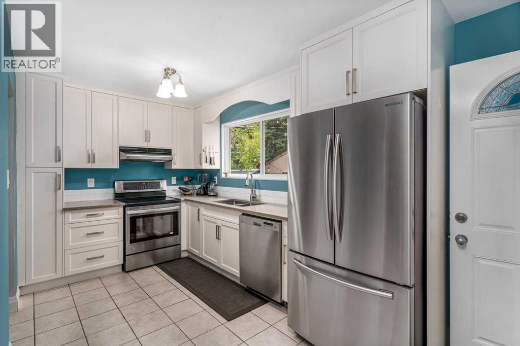 Photo 13 of 92 Baker Crescent Nw, Calgary AB