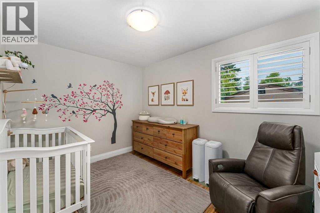 Photo 19 of 92 Baker Crescent Nw, Calgary AB