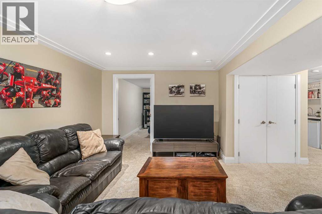 Photo 23 of 92 Baker Crescent Nw, Calgary AB