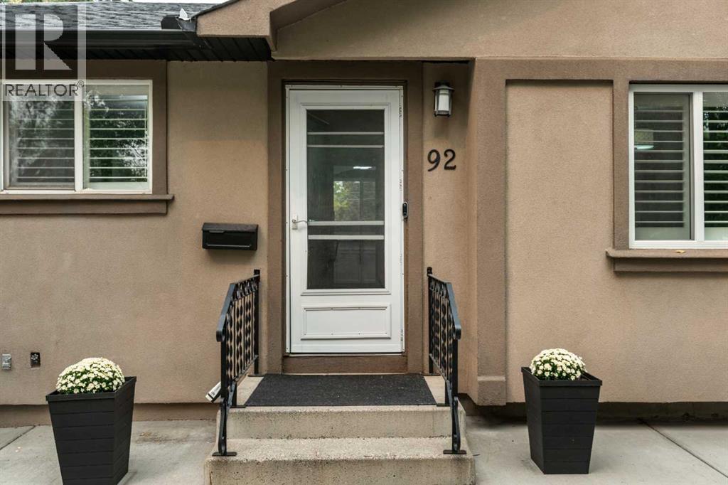 Photo 3 of 92 Baker Crescent Nw, Calgary AB