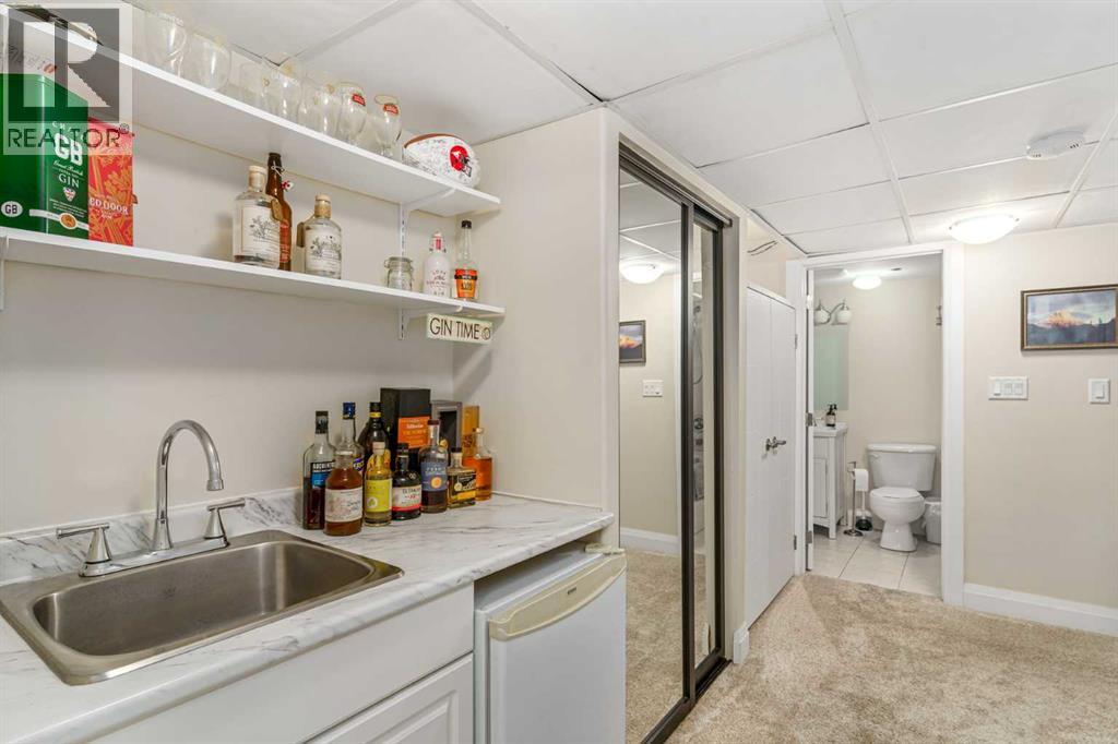 Photo 31 of 92 Baker Crescent Nw, Calgary AB