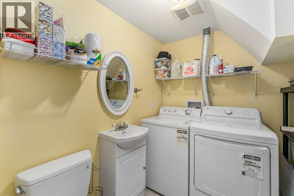 Photo 32 of 92 Baker Crescent Nw, Calgary AB