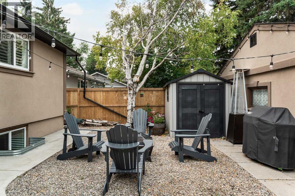 Photo 33 of 92 Baker Crescent Nw, Calgary AB