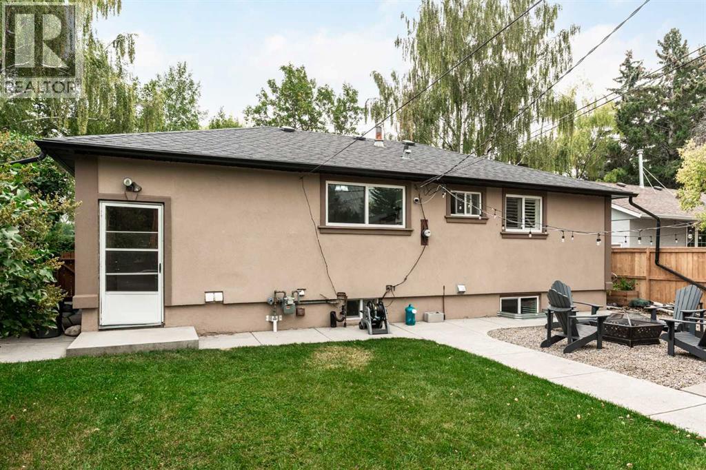 Photo 35 of 92 Baker Crescent Nw, Calgary AB