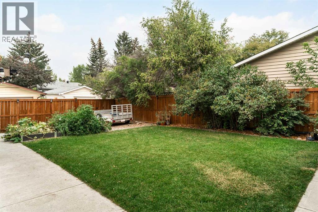 Photo 37 of 92 Baker Crescent Nw, Calgary AB