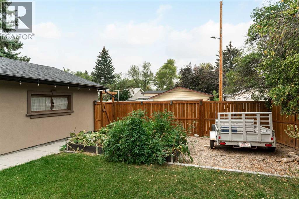 Photo 38 of 92 Baker Crescent Nw, Calgary AB