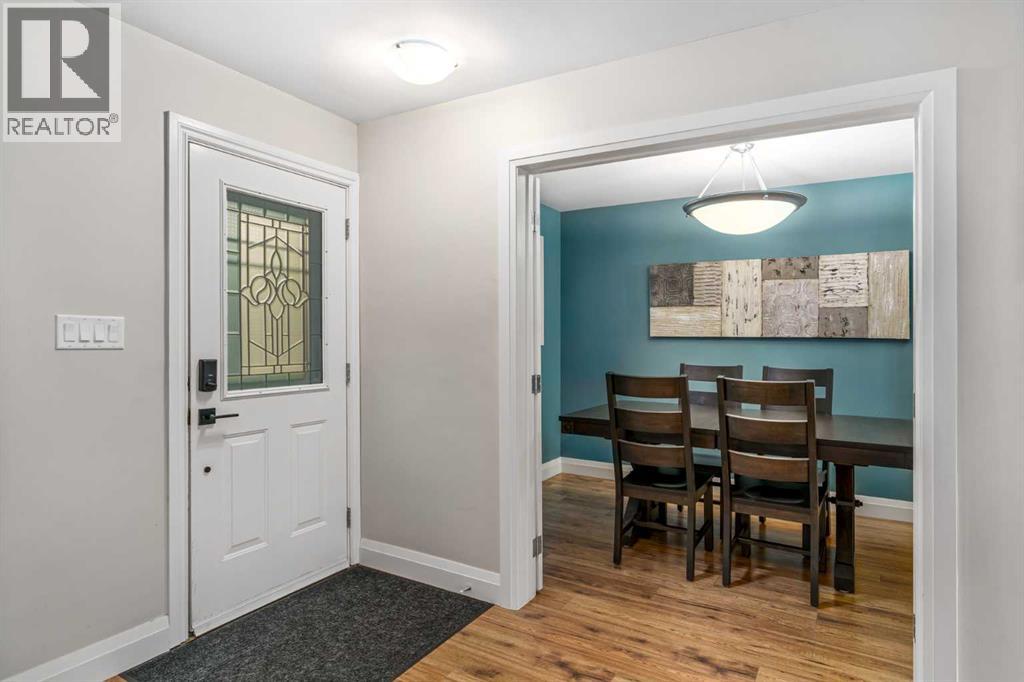 Photo 4 of 92 Baker Crescent Nw, Calgary AB