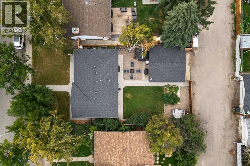 Photo 40 of 92 Baker Crescent Nw, Calgary AB