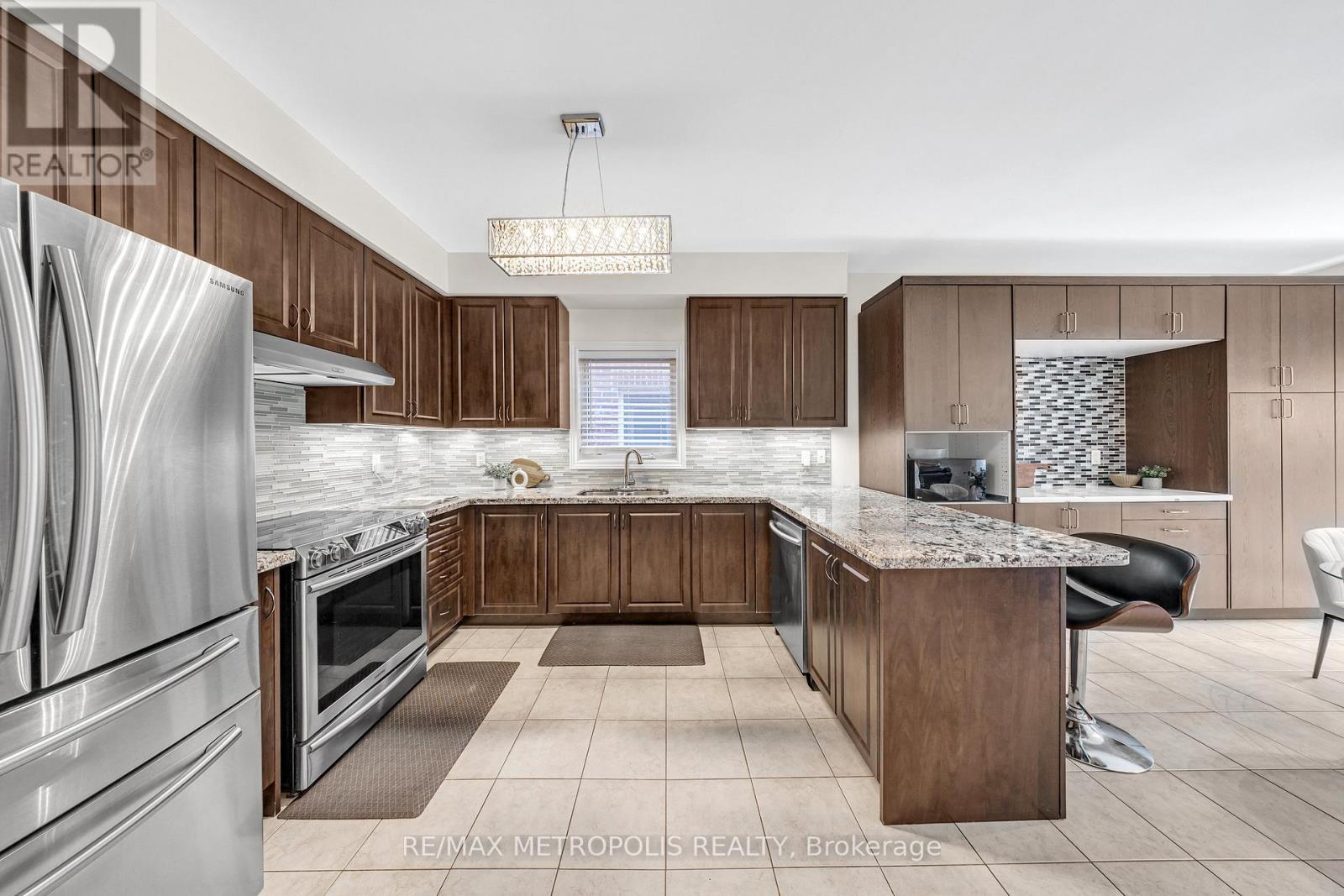 Photo 11 of 128 Noble Drive, Bradford West Gwillimbury ON