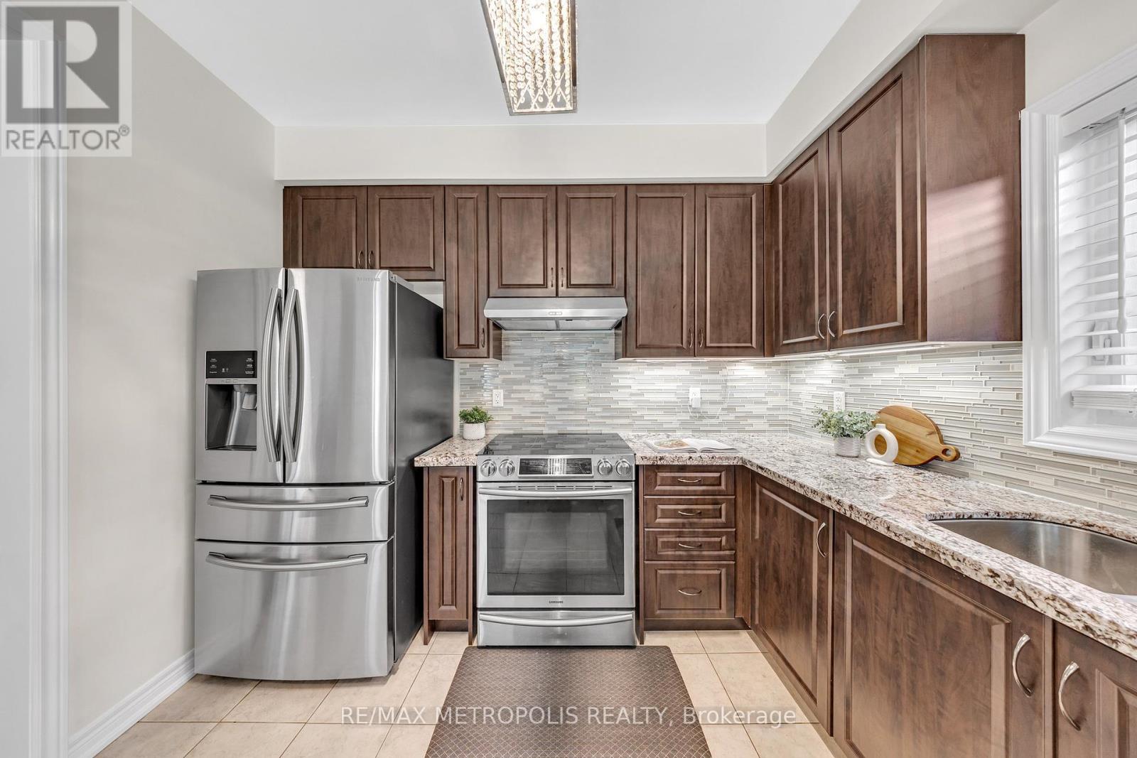 Photo 13 of 128 Noble Drive, Bradford West Gwillimbury ON