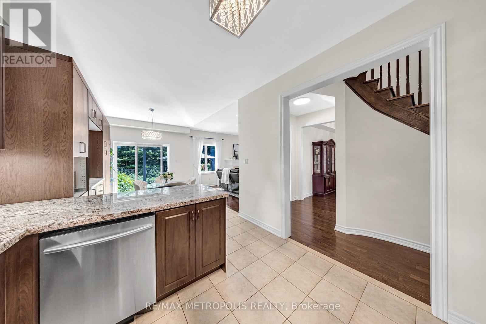 Photo 14 of 128 Noble Drive, Bradford West Gwillimbury ON