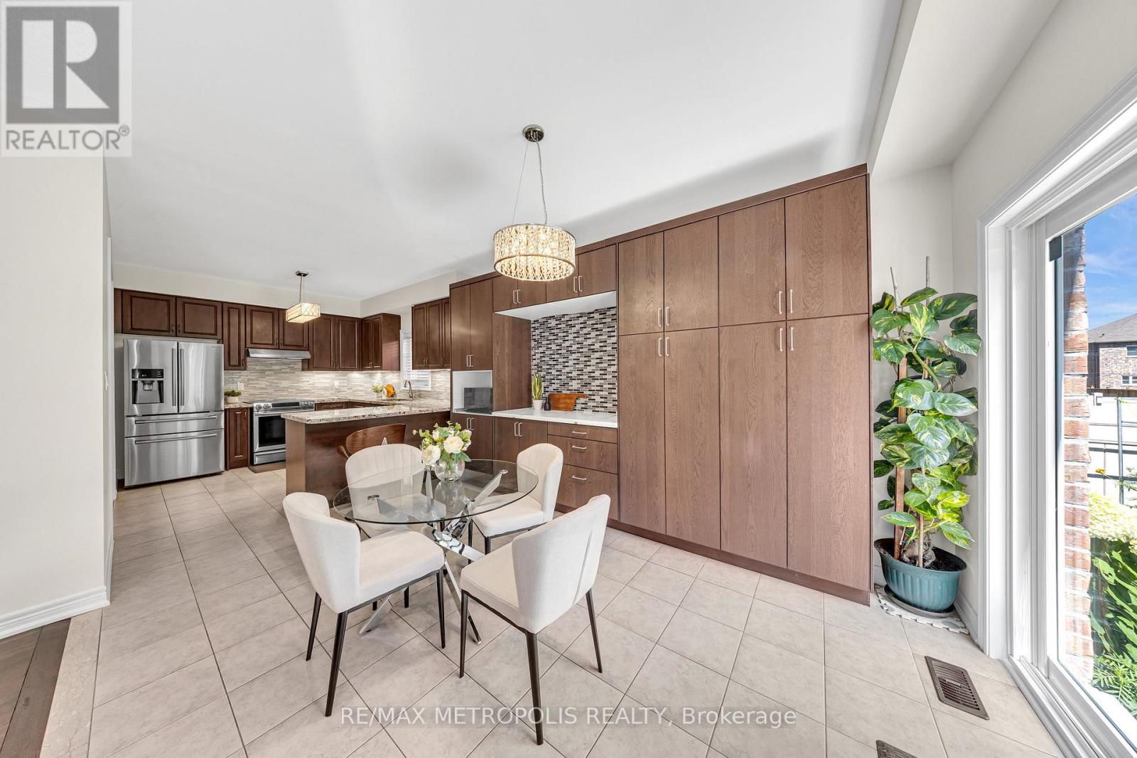 Photo 16 of 128 Noble Drive, Bradford West Gwillimbury ON