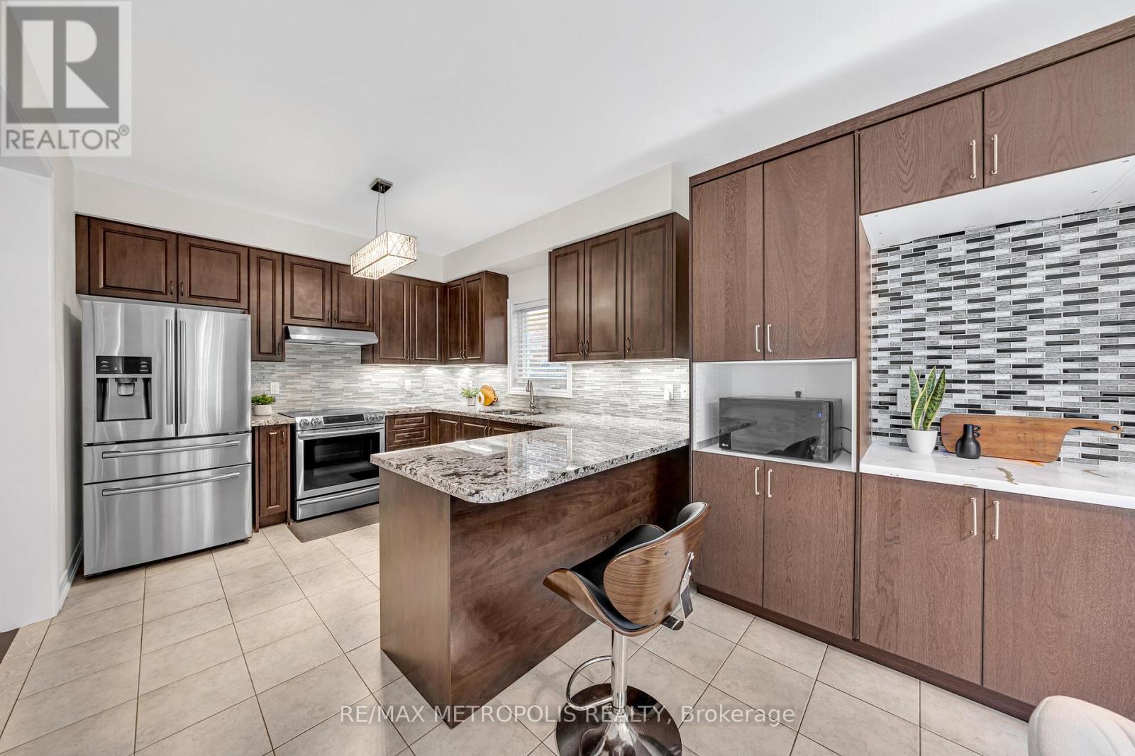 Photo 18 of 128 Noble Drive, Bradford West Gwillimbury ON
