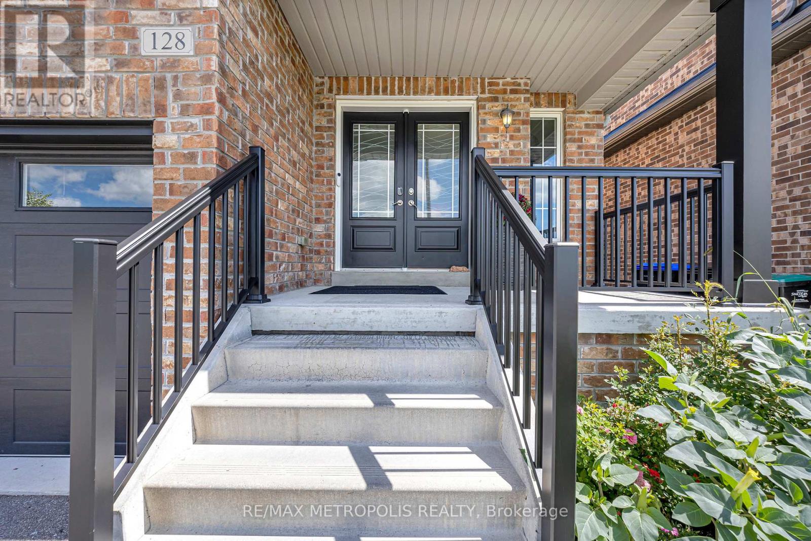Photo 2 of 128 Noble Drive, Bradford West Gwillimbury ON