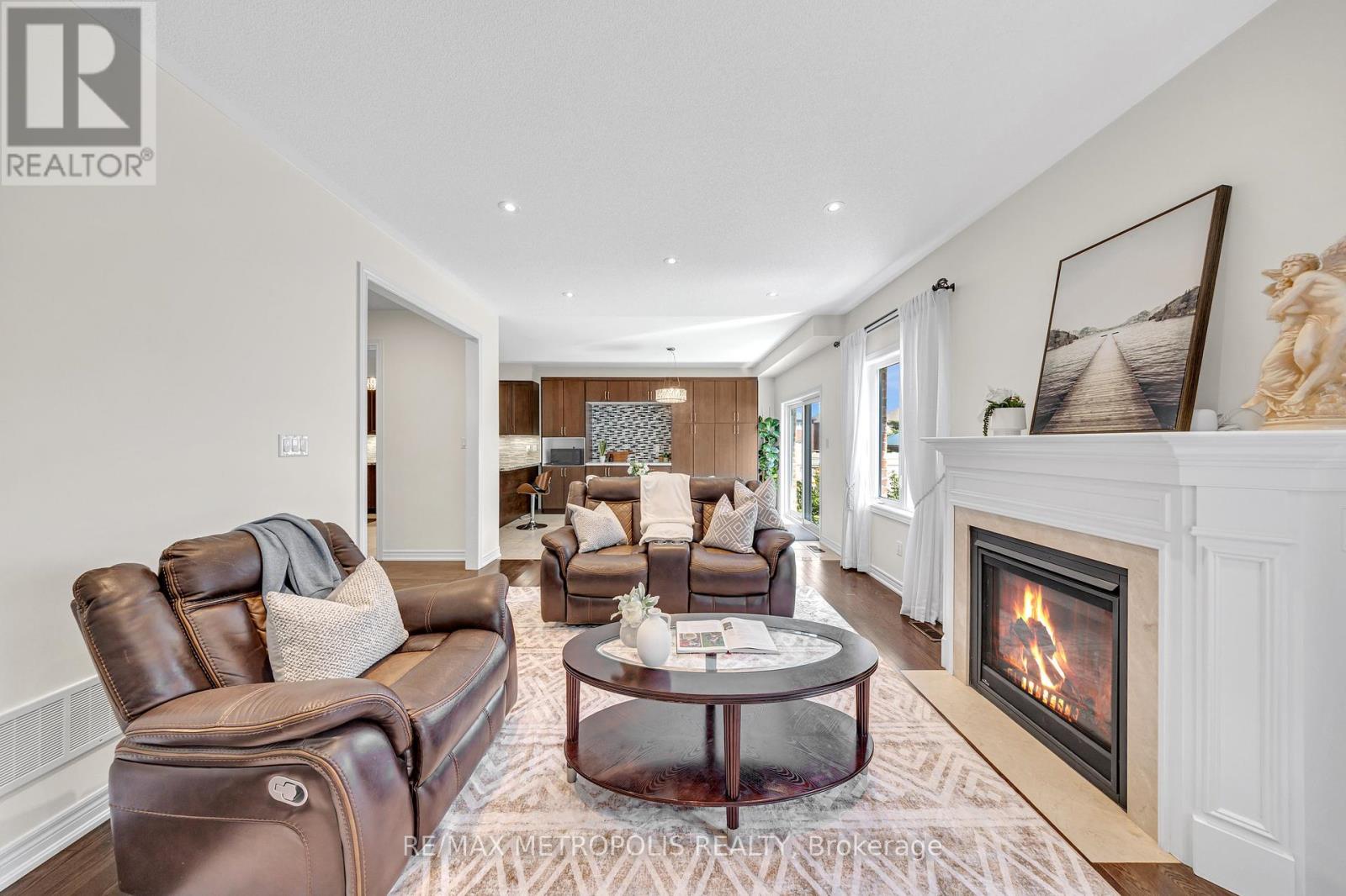 Photo 20 of 128 Noble Drive, Bradford West Gwillimbury ON