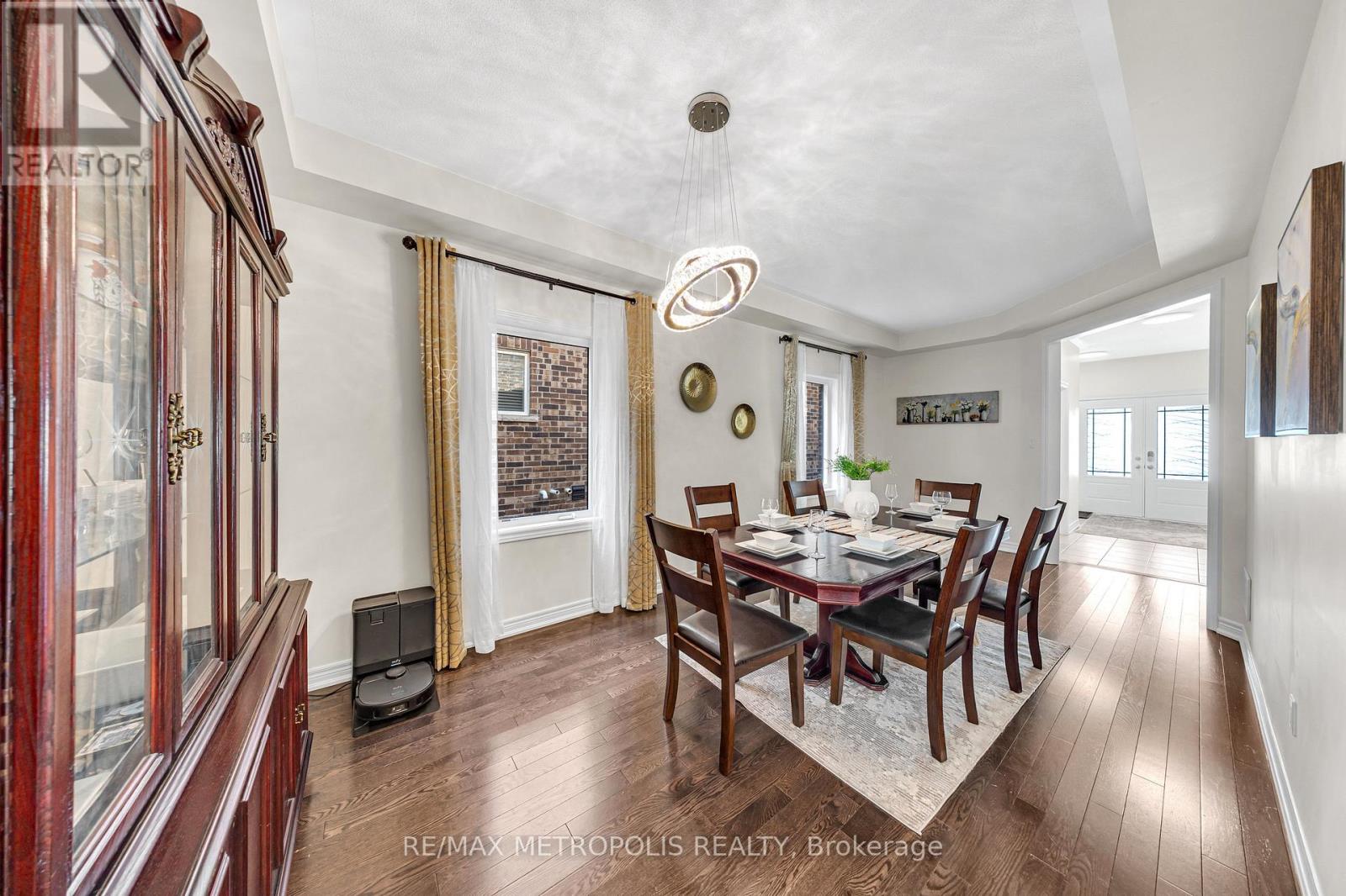 Photo 21 of 128 Noble Drive, Bradford West Gwillimbury ON