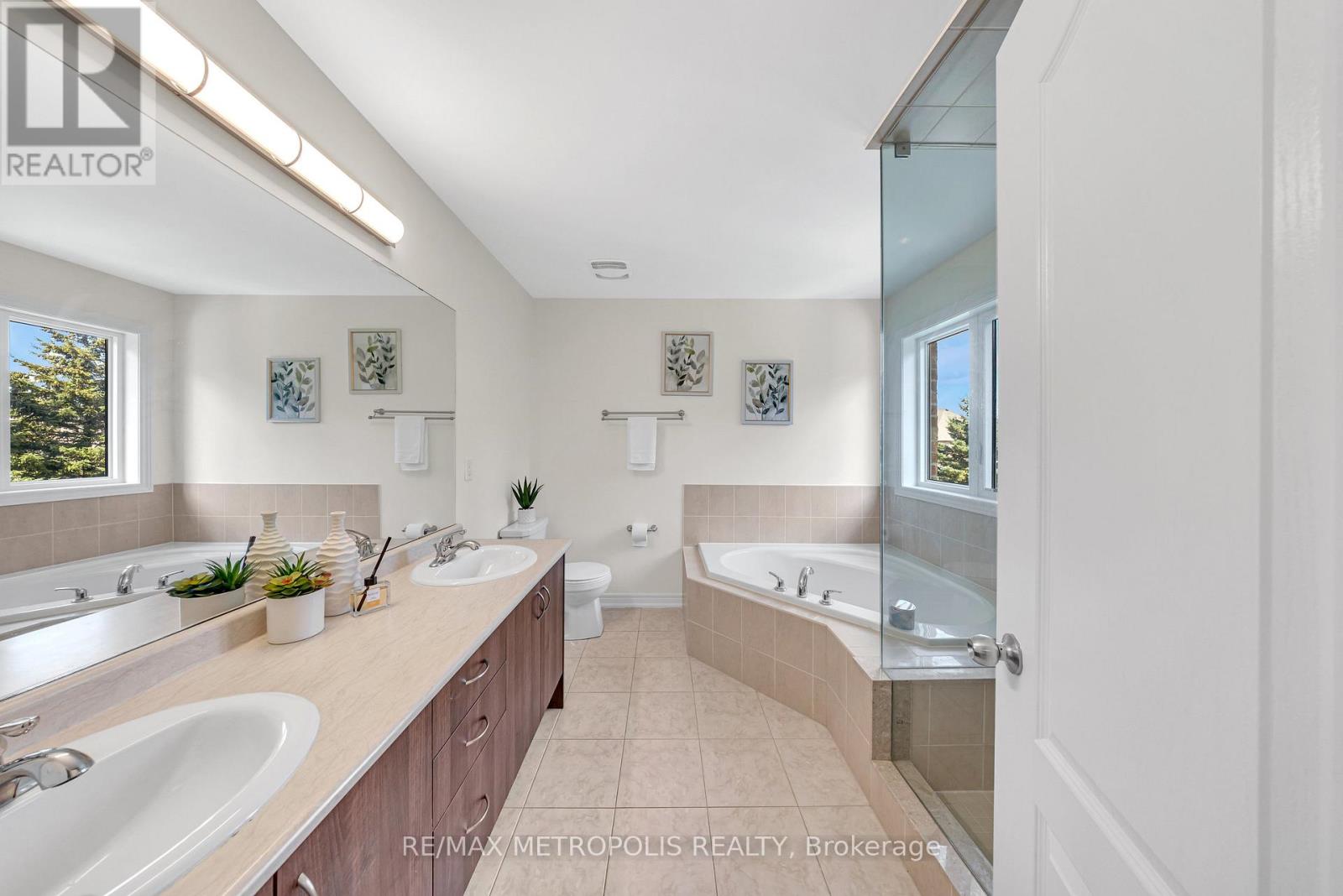 Photo 24 of 128 Noble Drive, Bradford West Gwillimbury ON