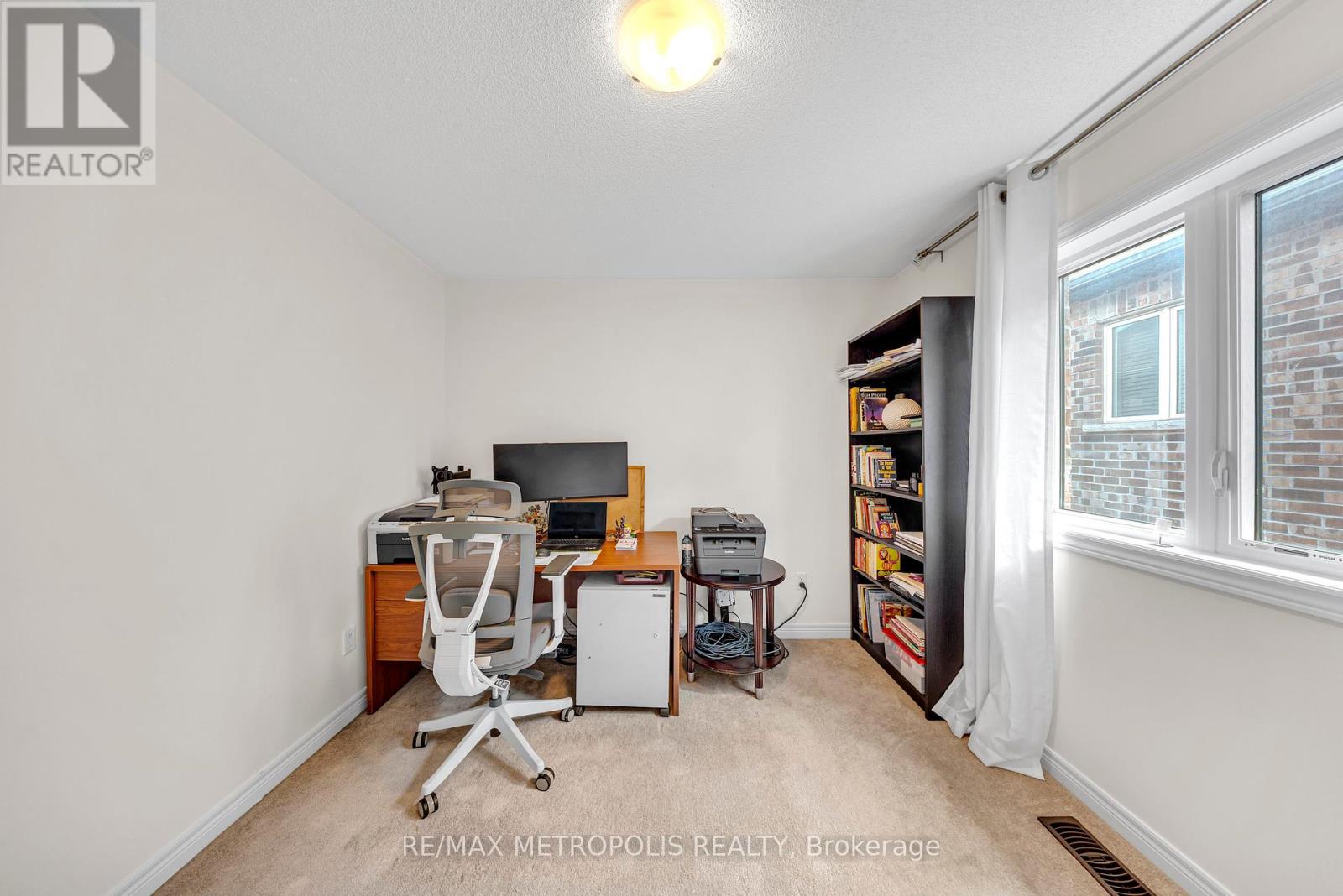 Photo 34 of 128 Noble Drive, Bradford West Gwillimbury ON