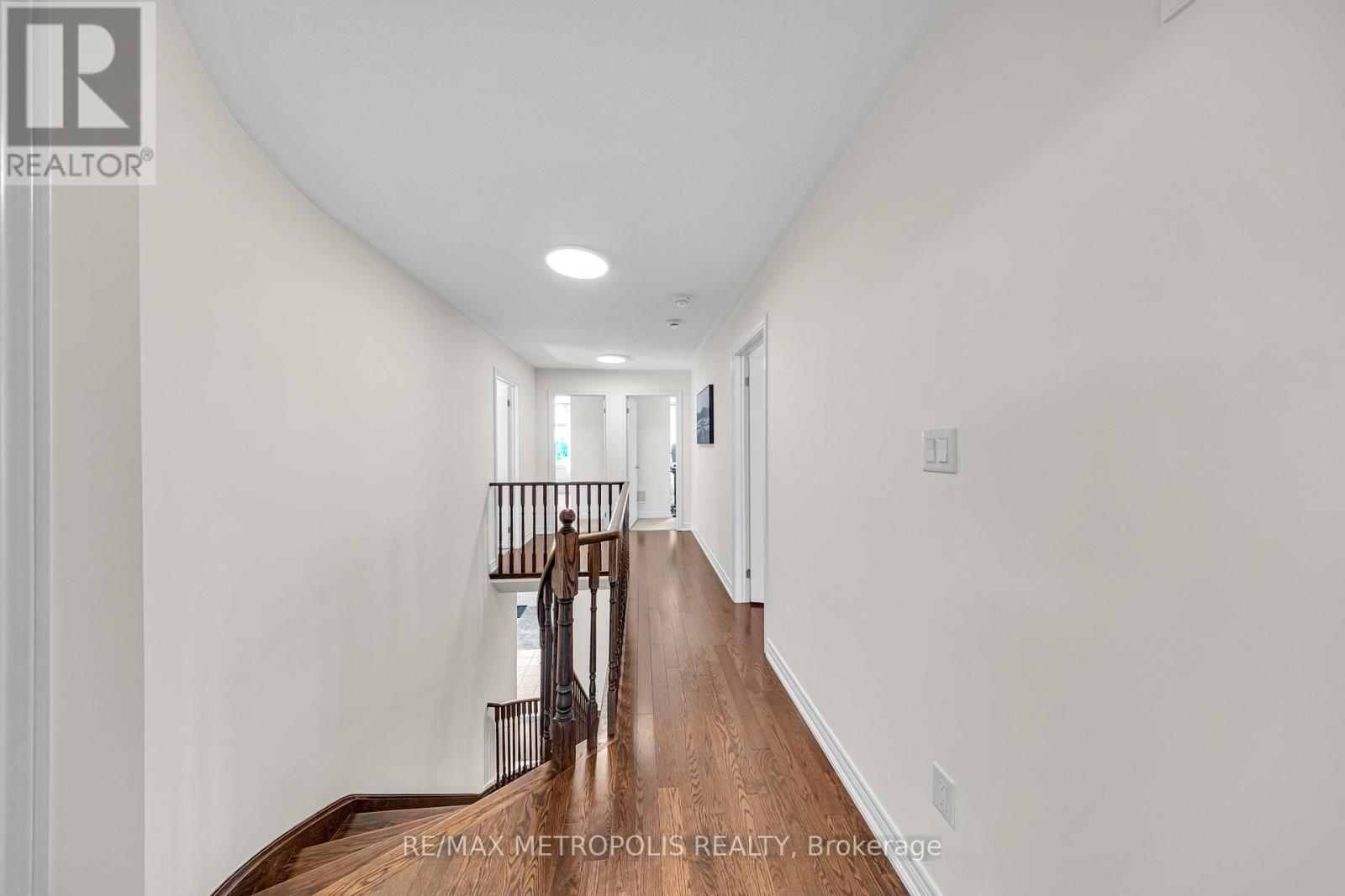Photo 35 of 128 Noble Drive, Bradford West Gwillimbury ON
