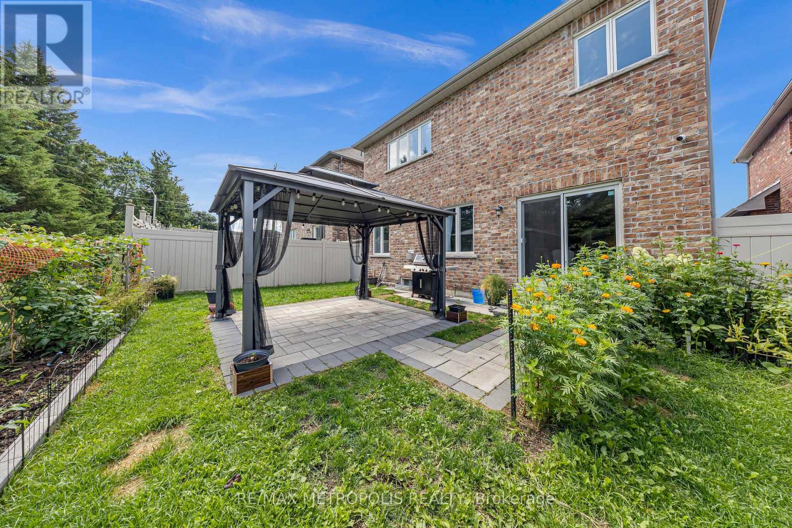 Photo 39 of 128 Noble Drive, Bradford West Gwillimbury ON