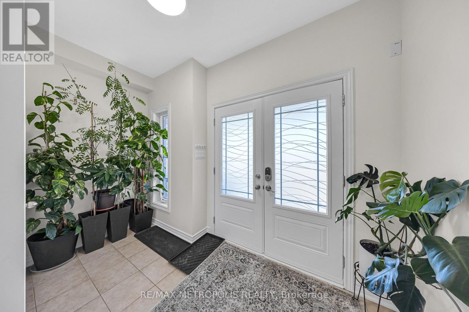 Photo 4 of 128 Noble Drive, Bradford West Gwillimbury ON