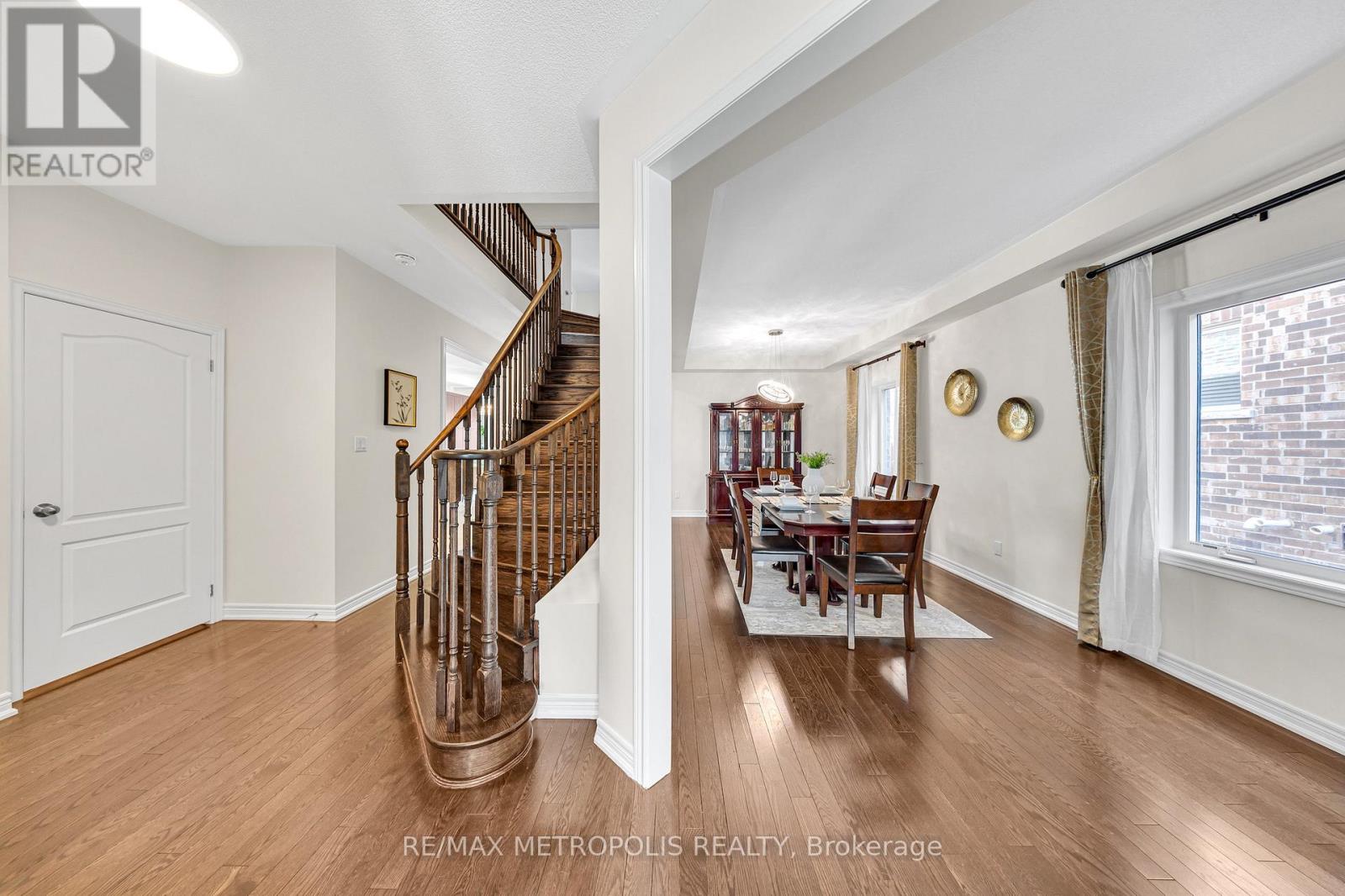 Photo 8 of 128 Noble Drive, Bradford West Gwillimbury ON