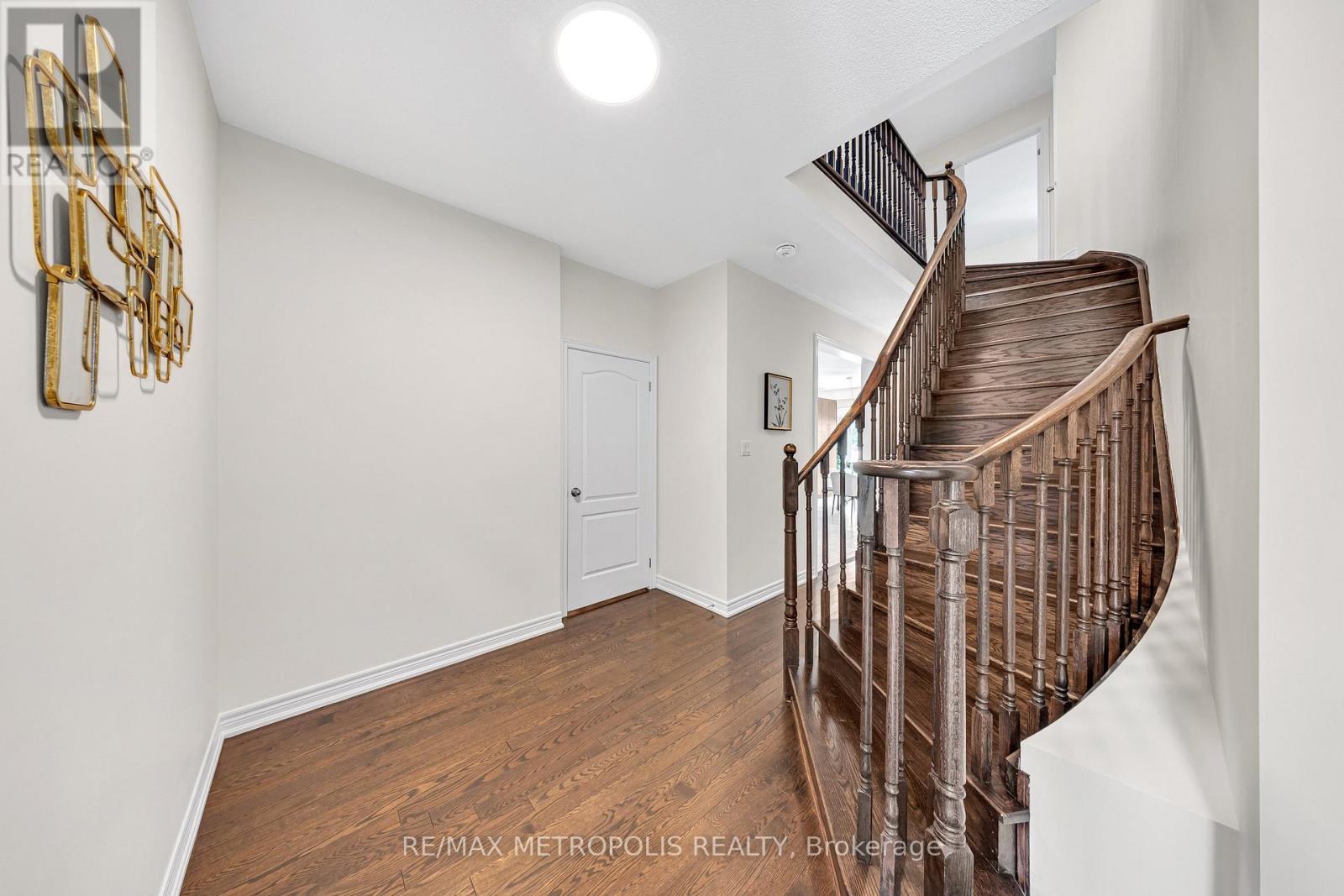 Photo 9 of 128 Noble Drive, Bradford West Gwillimbury ON